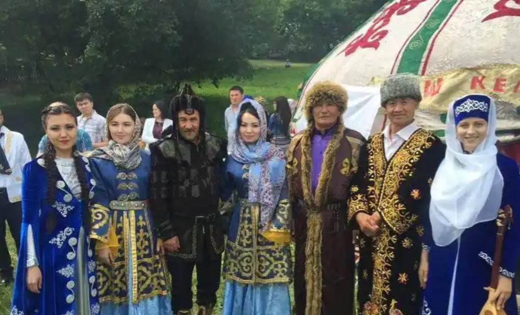 为何俄籍图瓦人说自己不是蒙古人让很多蒙古族不能接受了？
其实，布里亚特人，图瓦人