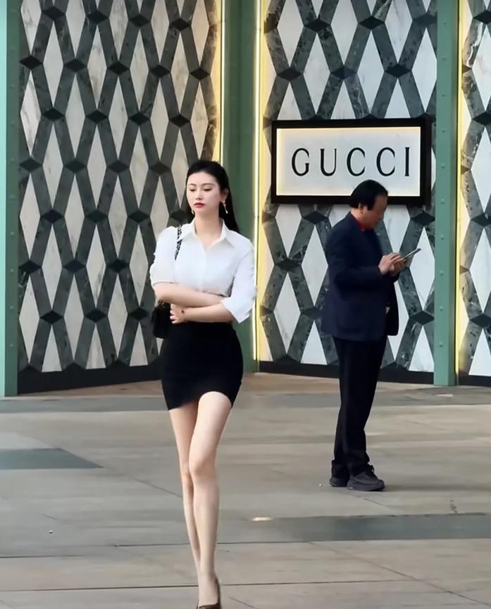 这不是生活的步子，故不能宜室宜家。一般来说，腰细腿长人必懒。
