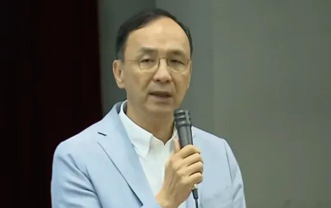 国民党到现在还是头脑不清醒。国民党面对民进党的气势汹汹的大罢免，还是用老一套的招