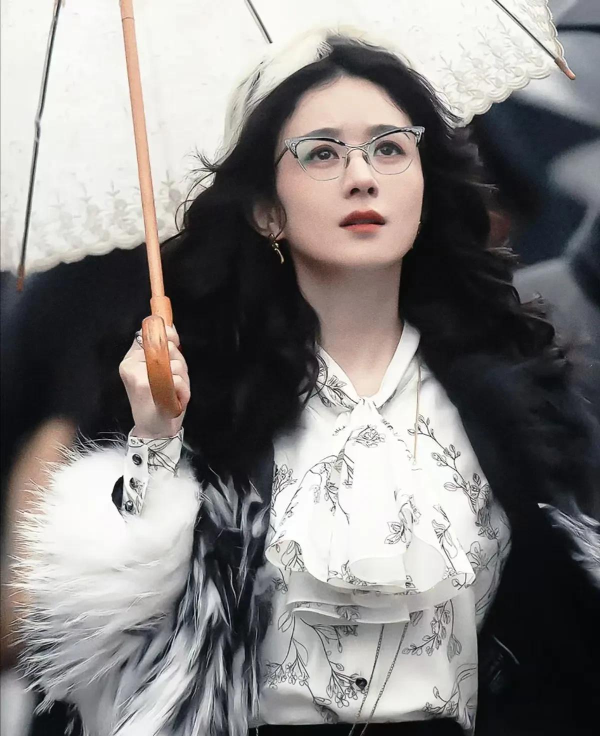 震惊！
内娱清醒女演员不是你想的那几位，
真相让人意外，你知道吗？
而是赵丽颖。