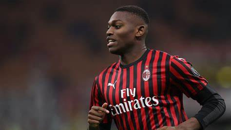 米兰苦战摆脱颓势：莱奥伤退，吉鲁破门+染红，米兰2