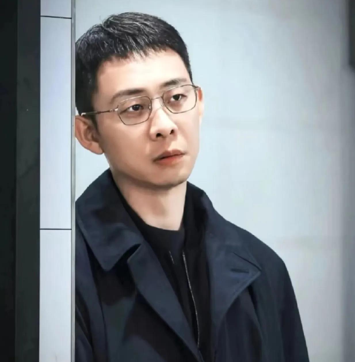 看完《以法之名》前三集，
我就想问问导演，
真不知道他是怎么想的，竟然请张译来演