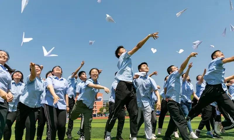 6月是个特殊的月份，端午假期和儿童节带来了欢乐氛围，可高考才是这个月最重要的时刻