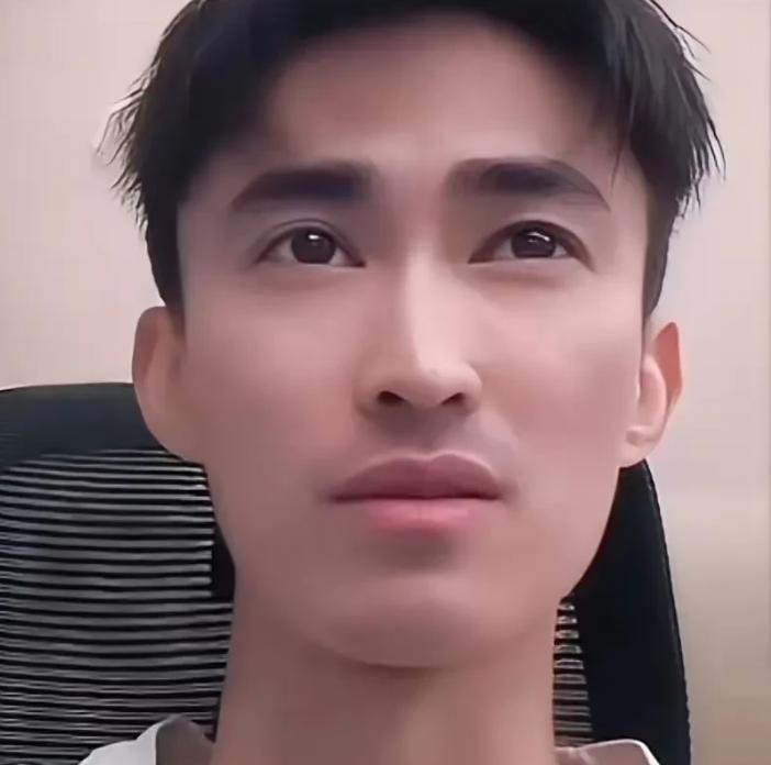 WTT怎么又难为孙颖莎？
据平野美宇的教练张成介绍，
这次日本横滨冠军赛的球桌又