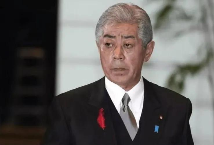 现在终于明白了，日本的外相为什么在去年12月25号凌晨两点访问中国了，因为他们或