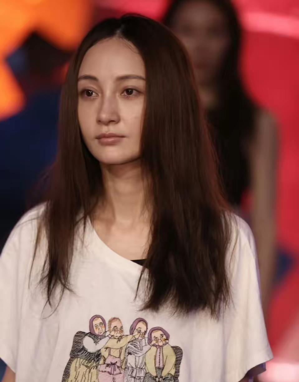 看了姚笛的近照
我默默做了一个决定
不是不找对象，也不是要早点结婚，而是工作中千