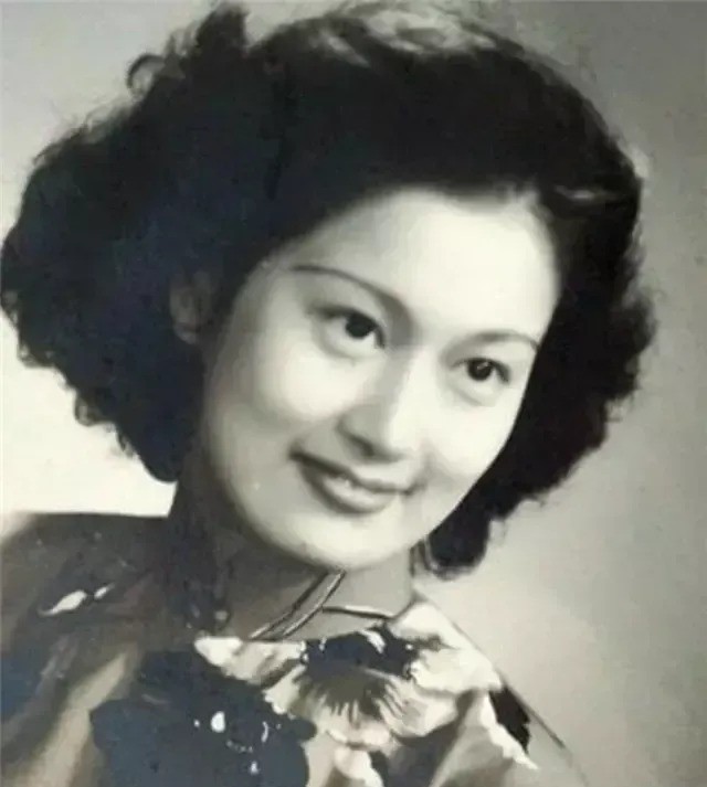 民国时期，教育家叶公超与堂妹发生不正当关系，两人的地下关系被妻子袁永熹发现后，婚