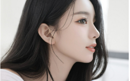 妻妹在执行任务时不幸离世。陆家不能没有继承人，老婆和她养父母一拍即合，决定肩挑两房生个继承人。