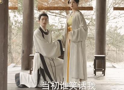 《五福临门》杜仰熙又给寿华跪下，当众撒娇求和好啦……
杜仰熙解决完和虞秀萼的婚事