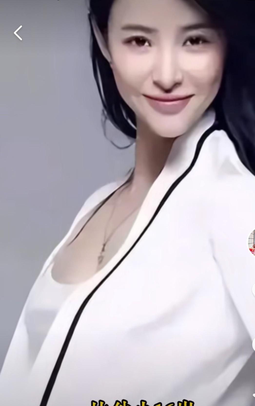 当一个爸爸领着不同妈妈生的孩子一起出现在大众视野，引起了不小的轰动。都感慨居然几
