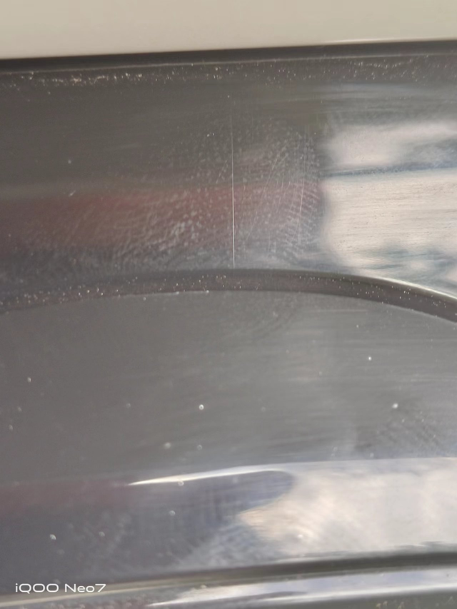 第二次更换尾灯！
前天发现尾灯又裂了，然后今天去更换的！图1是去年7月更换完尾灯