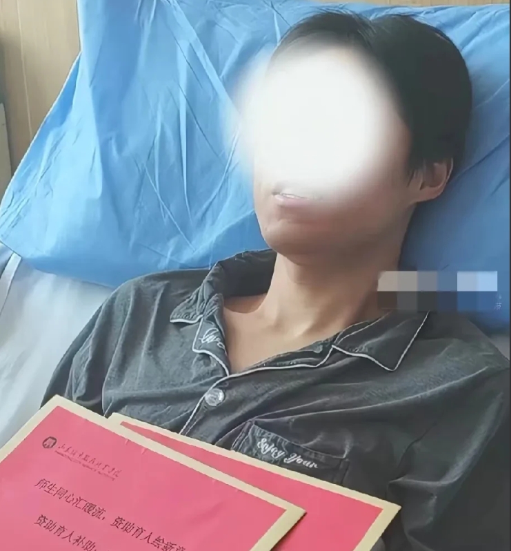 被姜昭鹏救活的同学，
首次露面，
接受采访时，他说，没你们我差点就没了，谢谢你们
