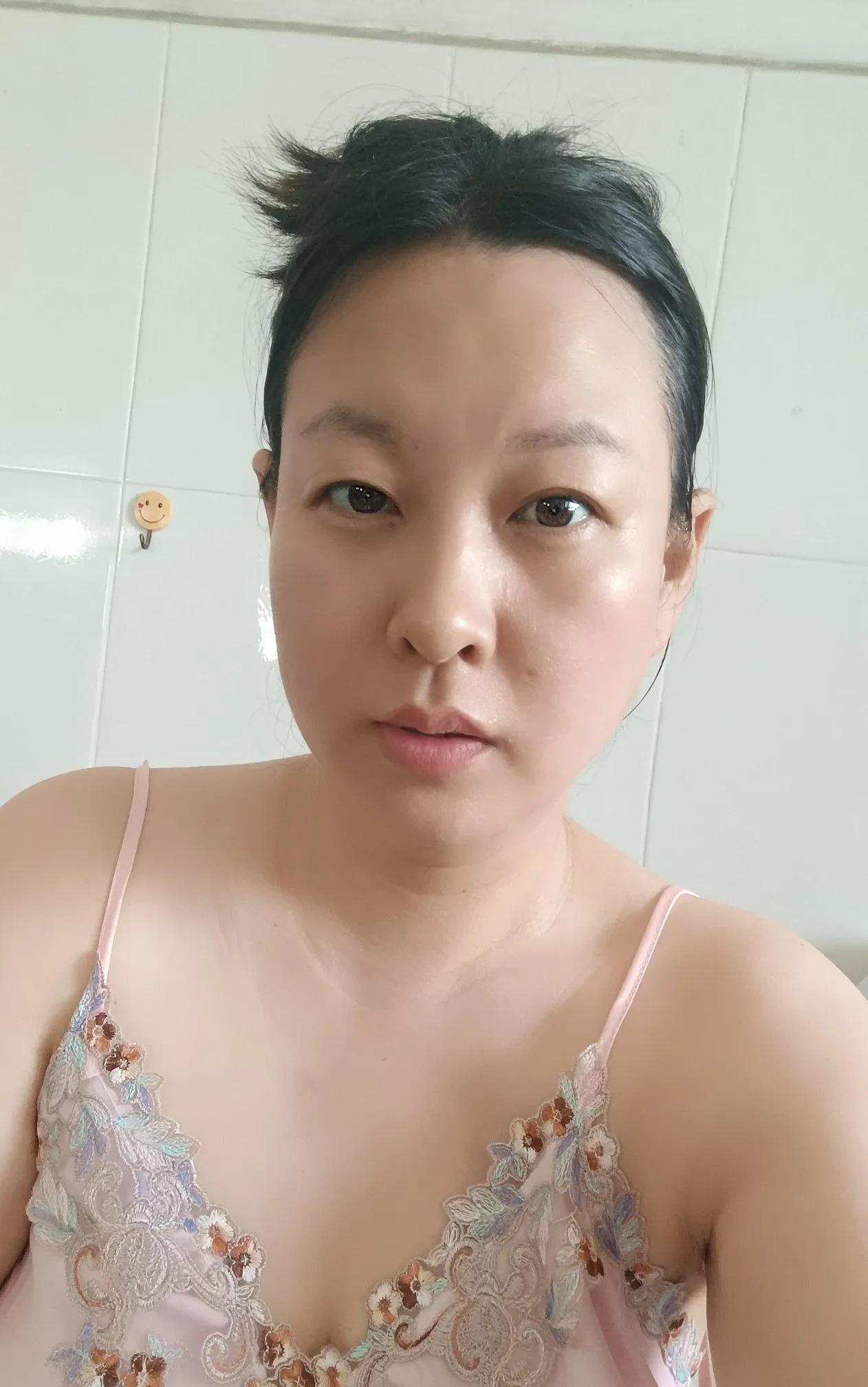 后天就回老家了，女儿在家里等我
女儿这次放暑假没有暑假作业
很轻松
女儿和我说和