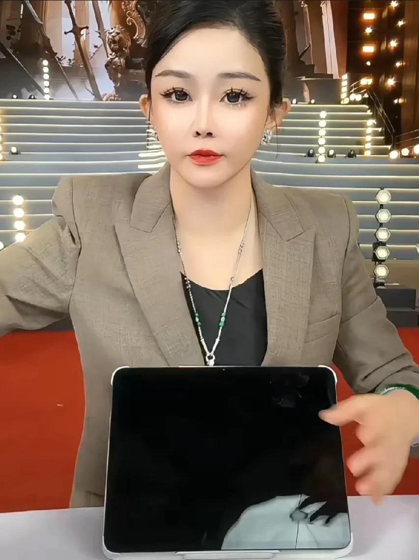 #辛巴直播怒斥初瑞雪#辛巴怒斥初瑞雪不要再解释了！
辛巴以身体出现严重问题为借口