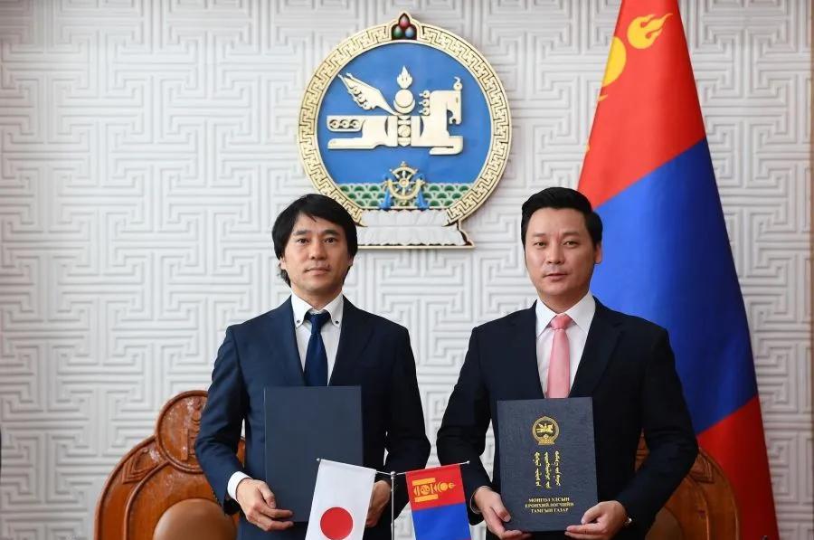 蒙古国总统呼日勒苏赫还是要一条道走到黑，坚持走第三邻国外交。据报道，蒙古国总统办