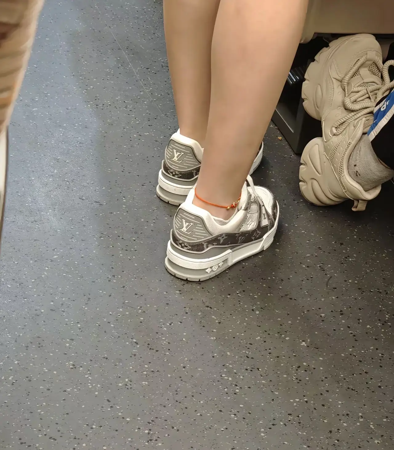 脚腕上为什么绑一条红绳？