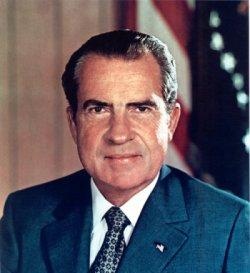 1972年，尼克松访华，这一历史性时刻被载入史册，成为中美关系破冰的关键一步。