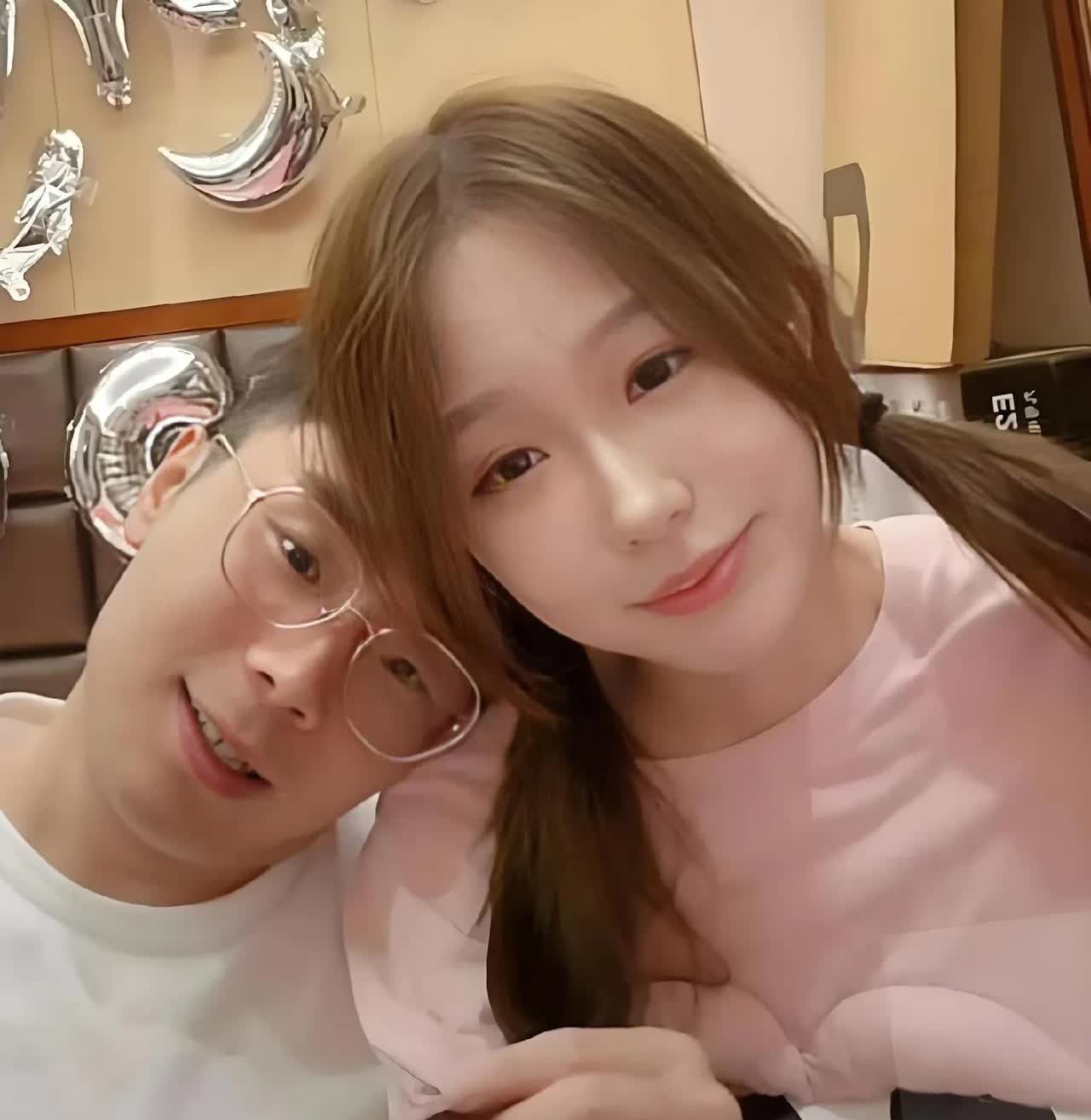 二婚能娶到这么好的老婆，这小子狗命真好！
昨日，德云社小角儿张九南生日，新婚妻