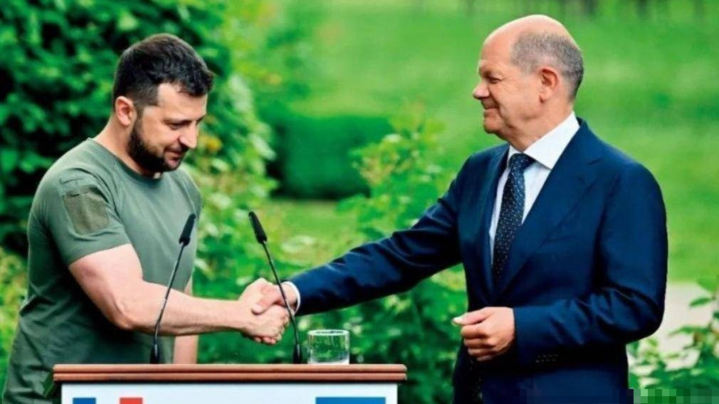 两年人口减少800万，西方援助砍一半多，乌克兰能坚持到2026年？