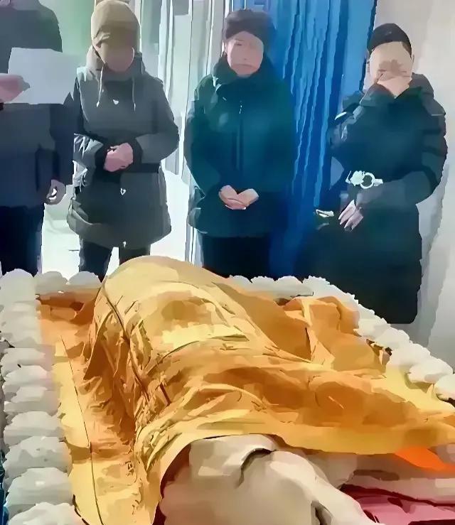 闻所未闻。一家人花费15万元，守孝七天，而死去的竟然是一条狗！
有网友爆料，他的