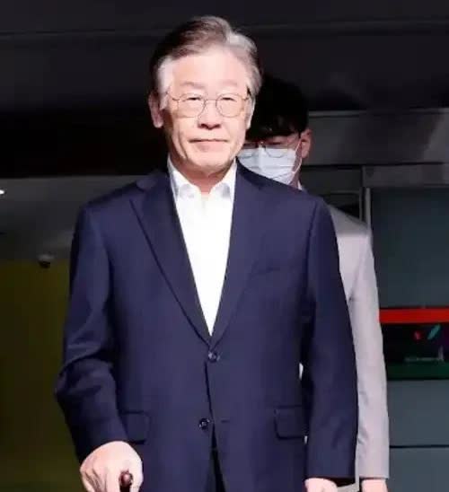 就在刚刚
韩国总统宣布了重要会谈！
8月23日傍晚，韩国总统李在明飞到日本东