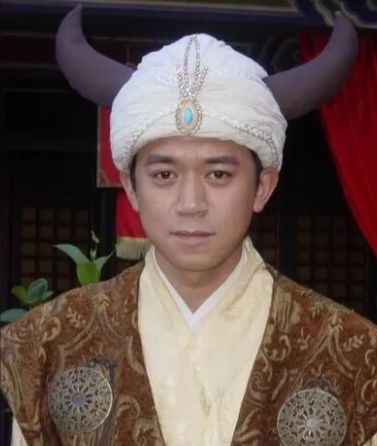 2009年，38岁的王学兵迎娶29岁的孙宁。整场婚礼的花销全部由孙宁负担，所有礼