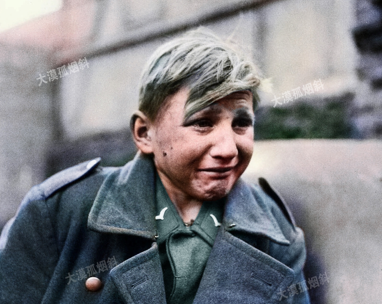 他太牛逼了，全世界最会哭的人，竟哭晕了世界。



1945年3月，16岁的德军