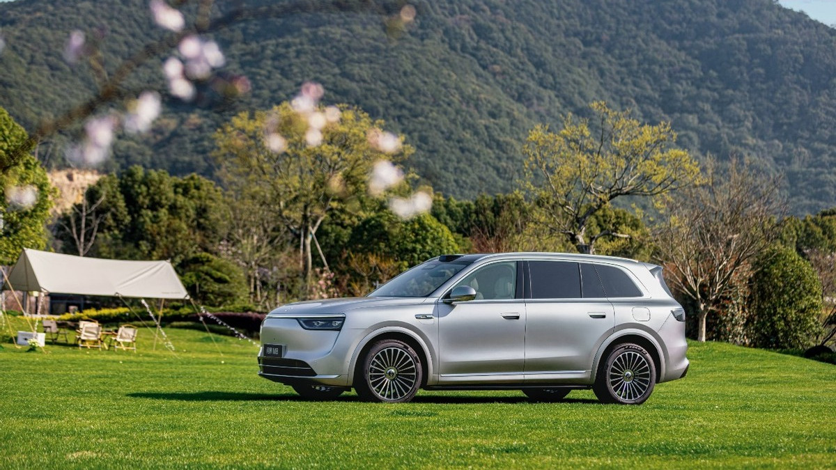 站在问界M8的立场，我很同情BBA，但BBA真的在走下坡路！