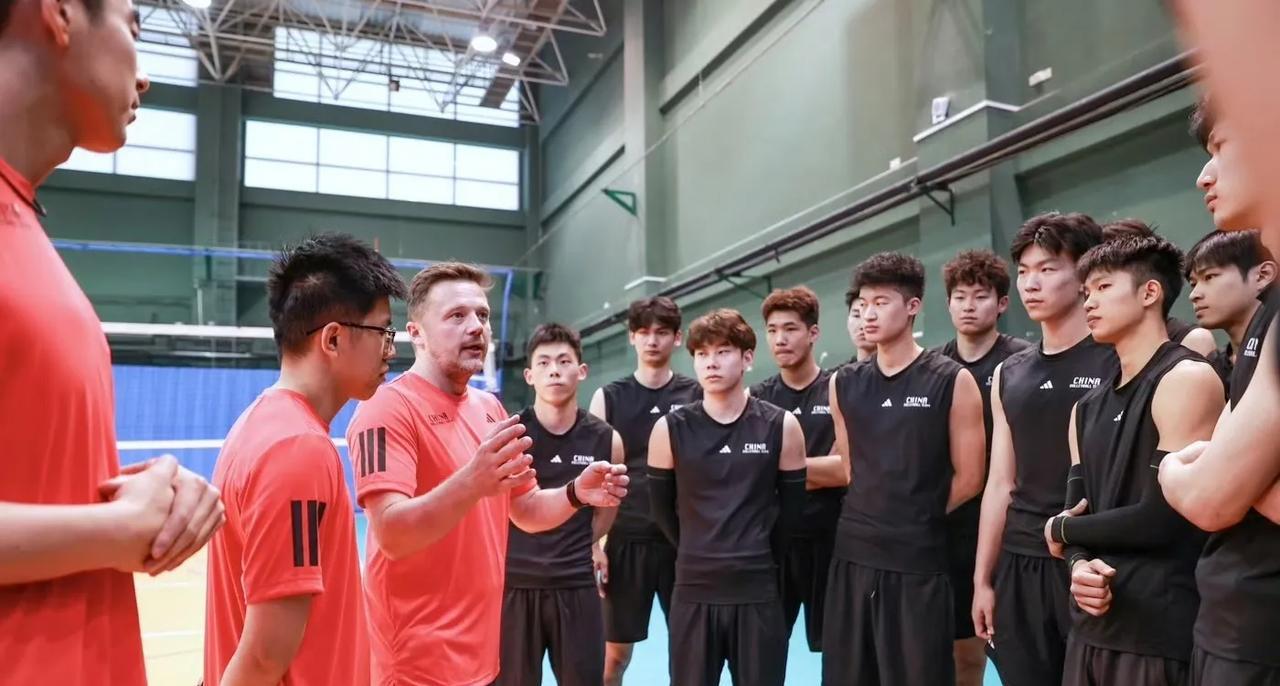 一起来为中国U21男排加油，四国U21男排邀请赛将于明晚在广东台山举行。
参加“