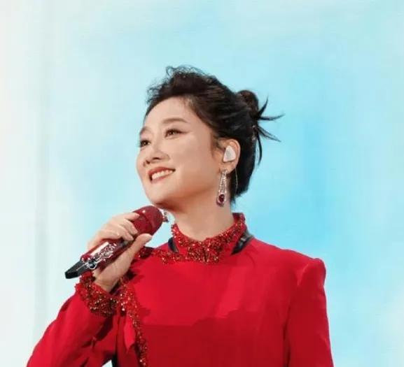 玲花盛赞青岛：来了就不想走
近日，玲花在青岛游玩后发出感慨：“来了青岛都不想走了