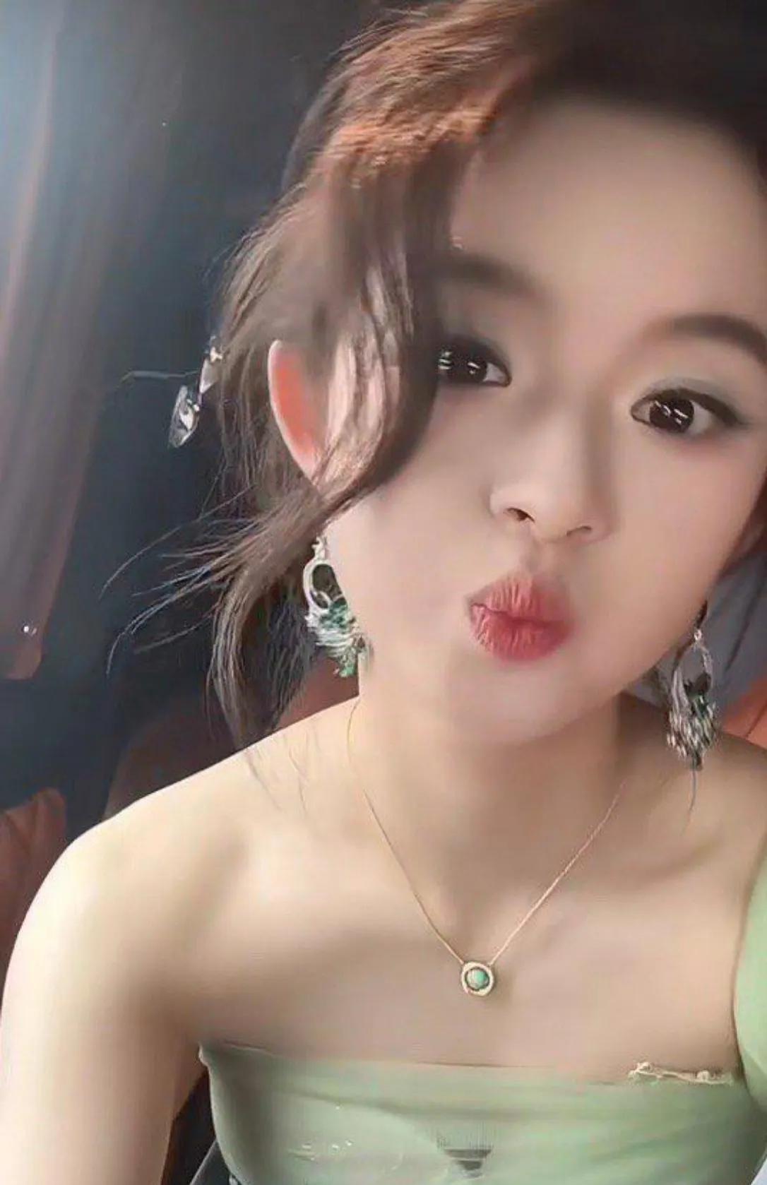 #黄杨钿甜# #黄杨钿甜已拿到三家名校合格证# 黄杨钿甜事件仍没有后续报道，然而