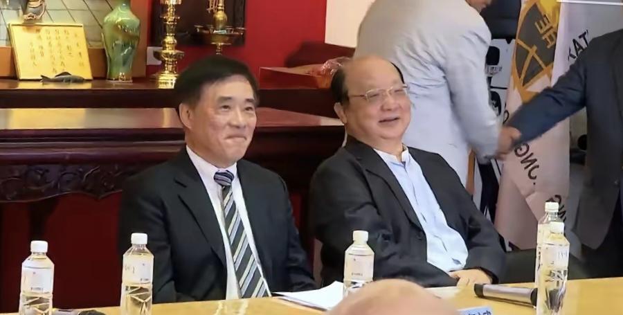 胡志强为了讨好郝龙斌，竟然说台中是郝龙斌的得票大本营。我觉得胡志强在胡说八道。