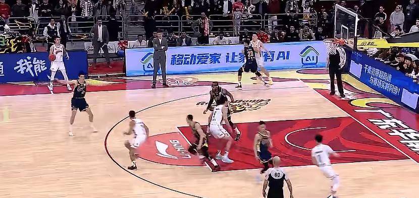 恕我直言！任骏飞最后快把哈维抱住，差点亲一口，我不夸张的讲，这要是放在国际比赛裁