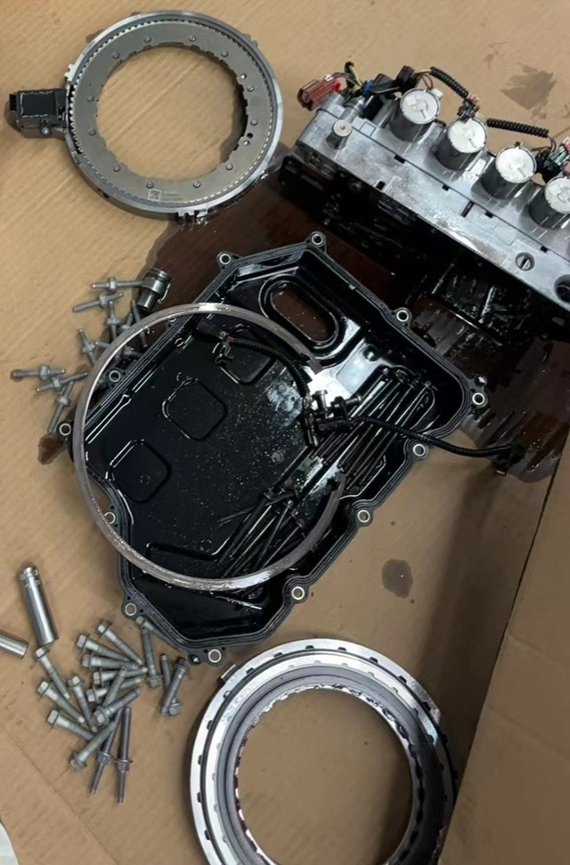 四万多公里就得大修变速箱
福克斯四万多公里无倒档，大修变速箱了，想问下变速箱一般