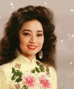 1980年，31岁的徐小凤准备嫁给汽车经理廖晖，对方生意做得很大，也对徐小凤提出