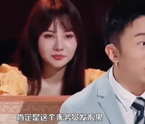 杨迪说：“我妈妈第一次坐高铁商务座，就把我坑了，我妈经常会跟着我一起跑通告，有一