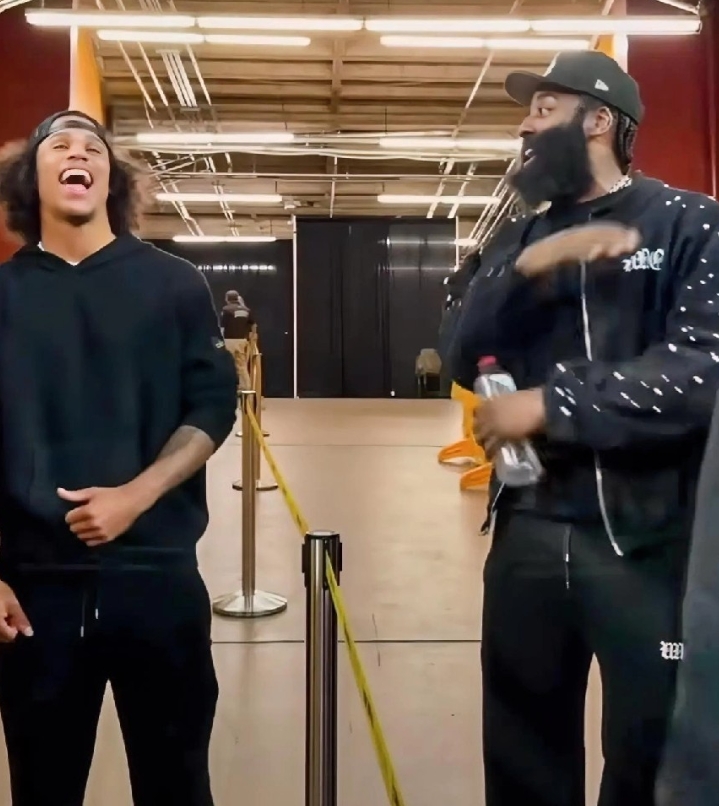 正式敲定，哈登如愿了，快船有点无奈。

Shams的最新报道，哈登的交易已经达成