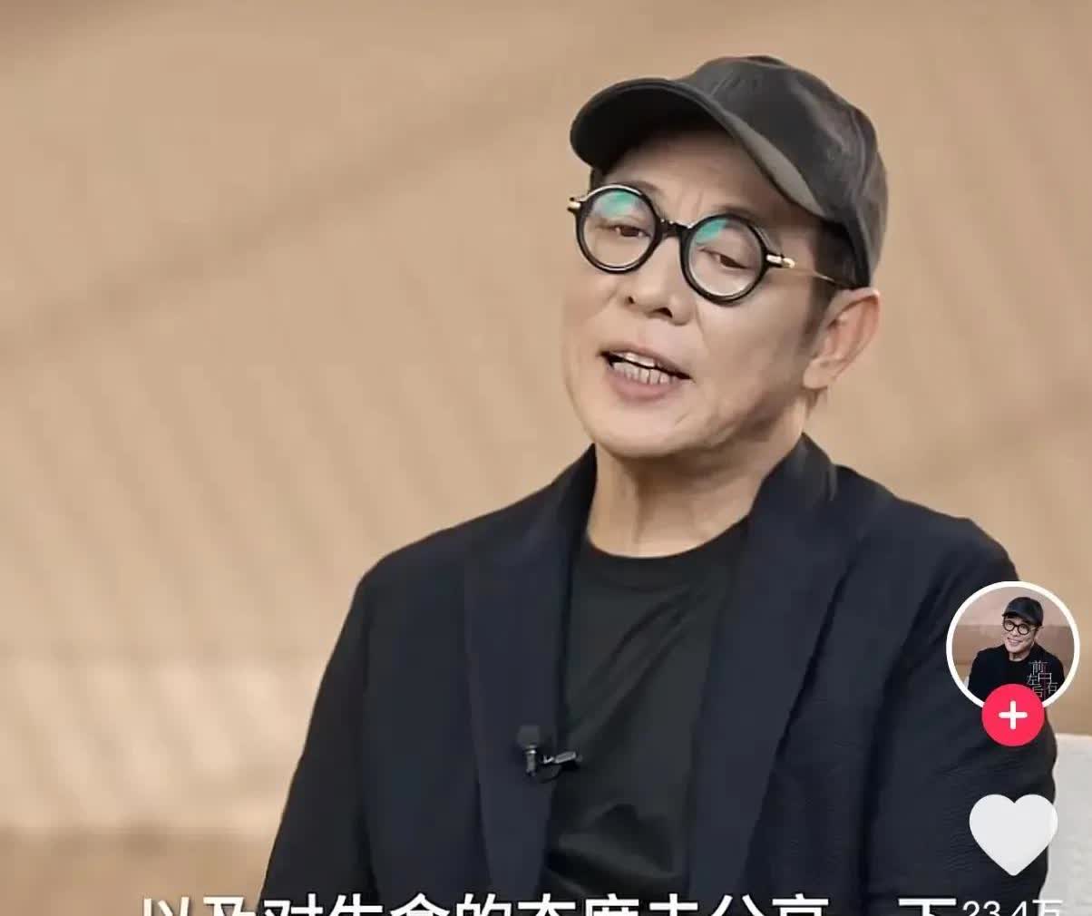 李连杰的采访看得人直挠头

记者问个简单问题

他都能绕到天地阴阳、宇宙