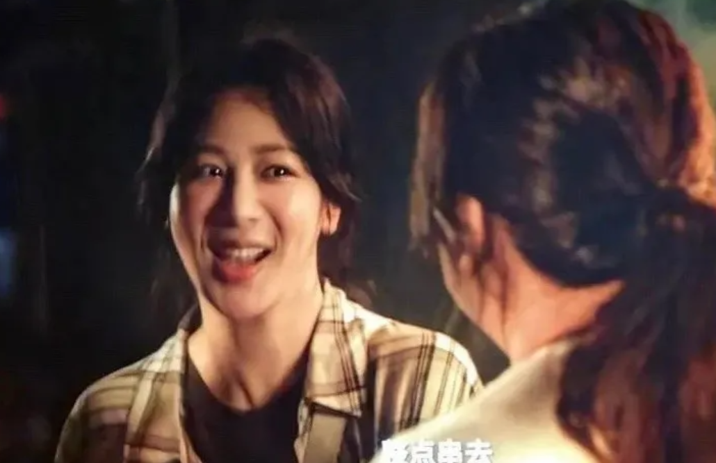 杨紫还是适合演电视剧，她的脸出现在电影院里的大屏幕上看着怪怪的。