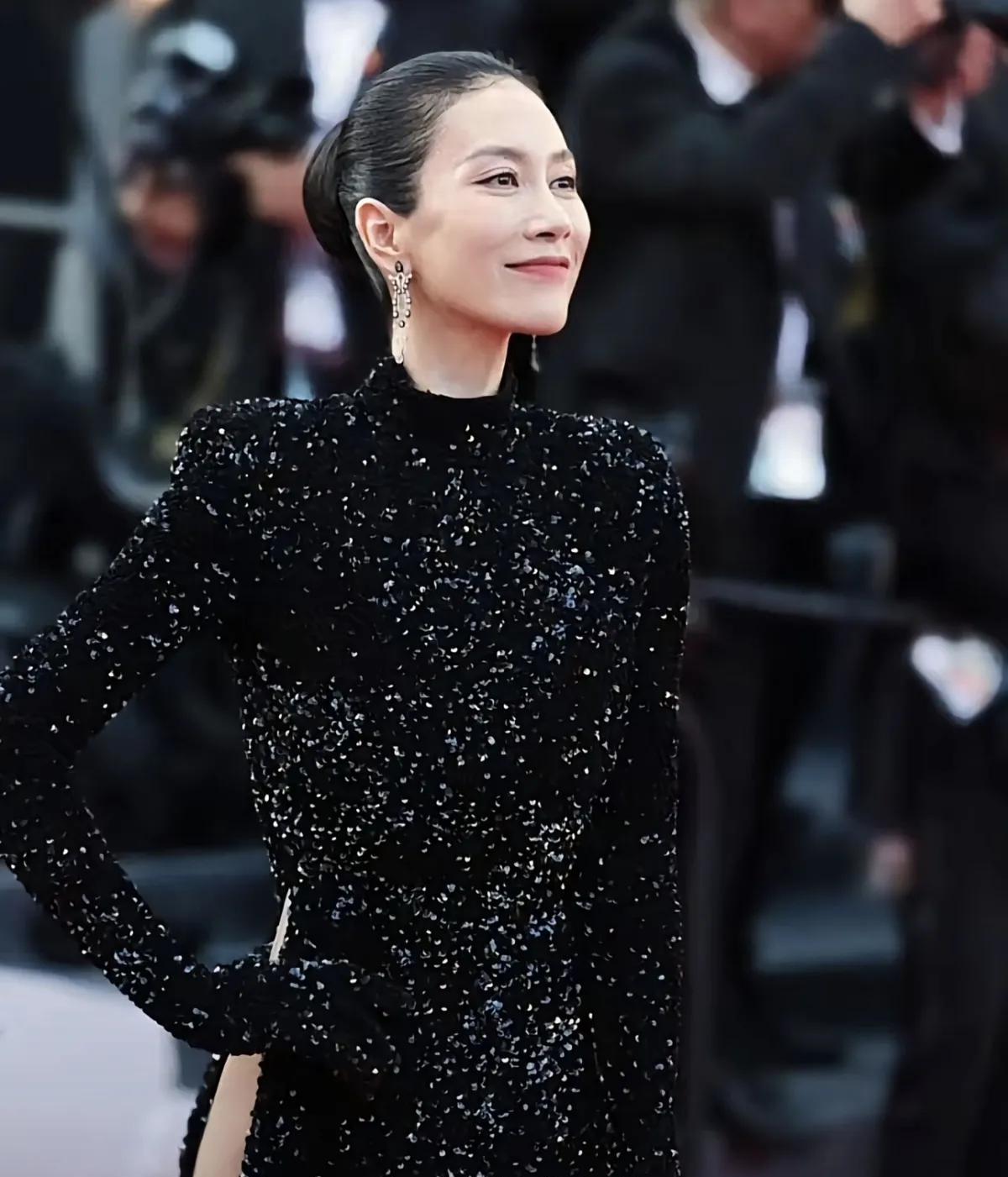 温挣荣漂亮美女，演啥电影了参加世界戛纳电影节历害[赞]姐姐果然闪耀戛纳！衣服闪亮