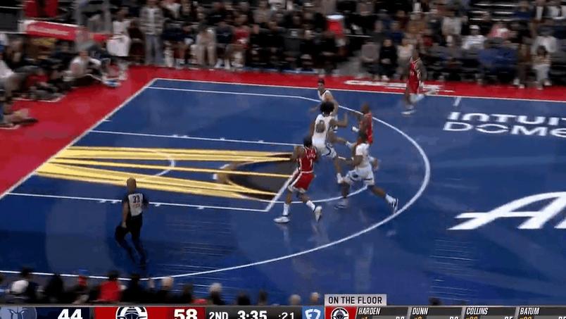 哈登反击快下接球飞身上篮打进，快船领先16分打停灰熊