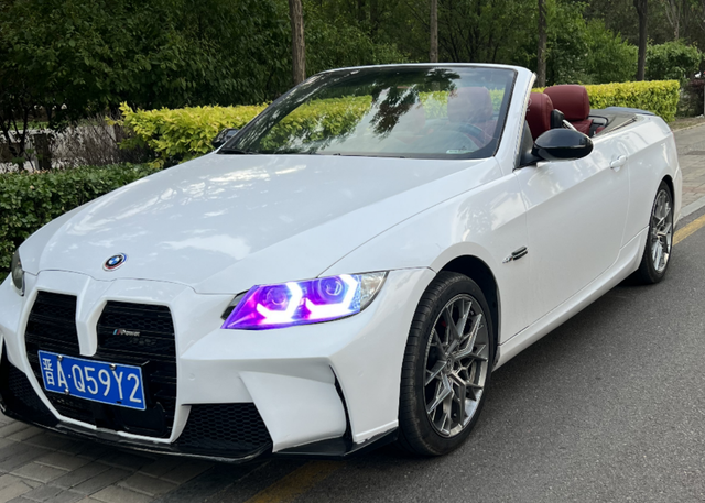 敞篷车的快乐
08年的宝马330，前前后后花了五万多，维修加改装，跑了两年没任何