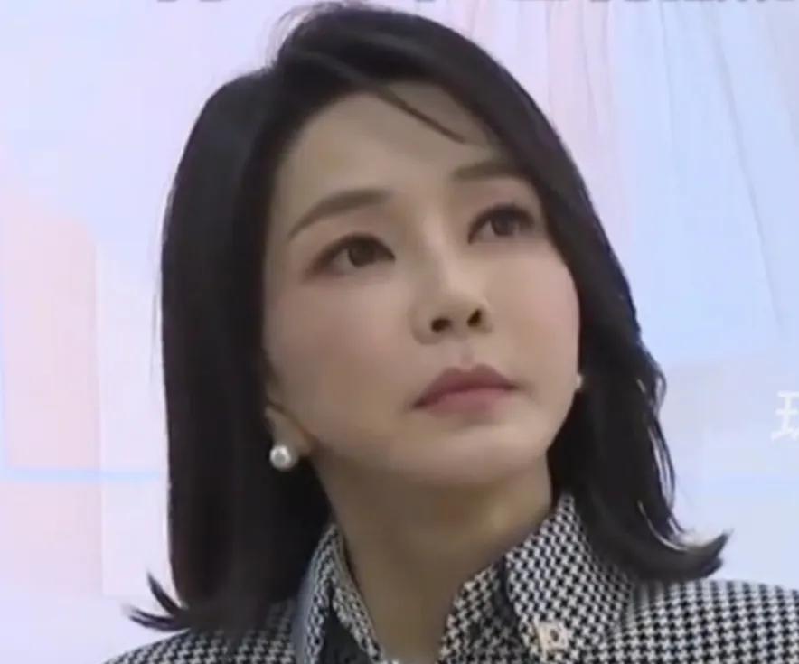金建希的硕士学位被撤销，博士学位也将被撤销，金建希在2008年写的博士论文总共8