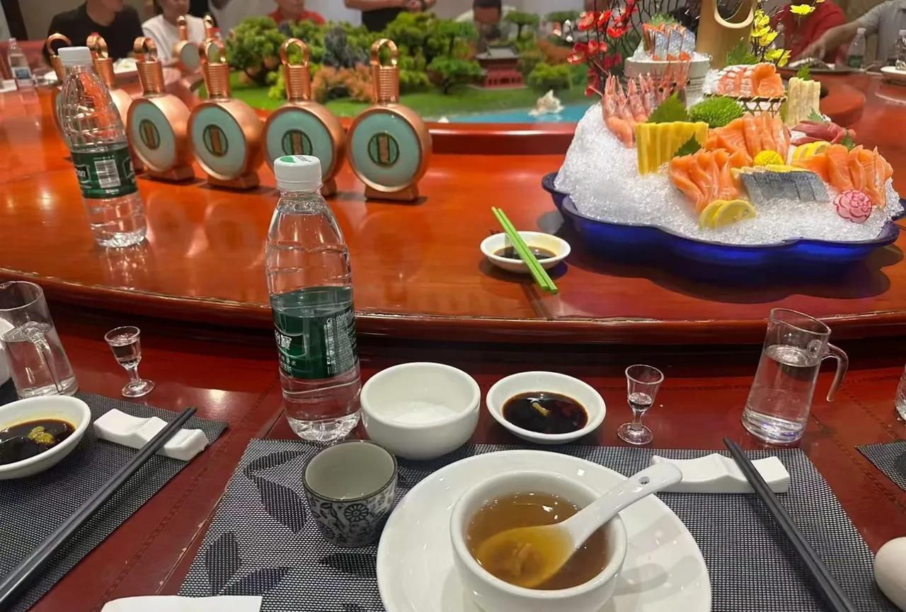 现在请客代价太大了，一顿饭下来又是一大笔，不知道后面生意有没有着落！
昨天和一个