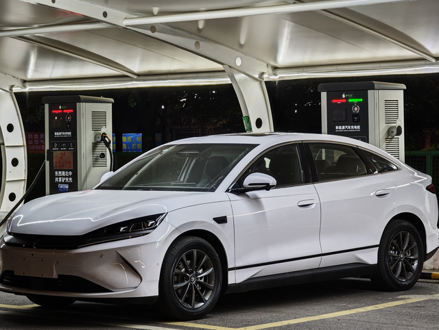 8年凌渡GTS换秦LEV，差距不止一点
开了8年的凌渡GTS，2.0T+7DSG