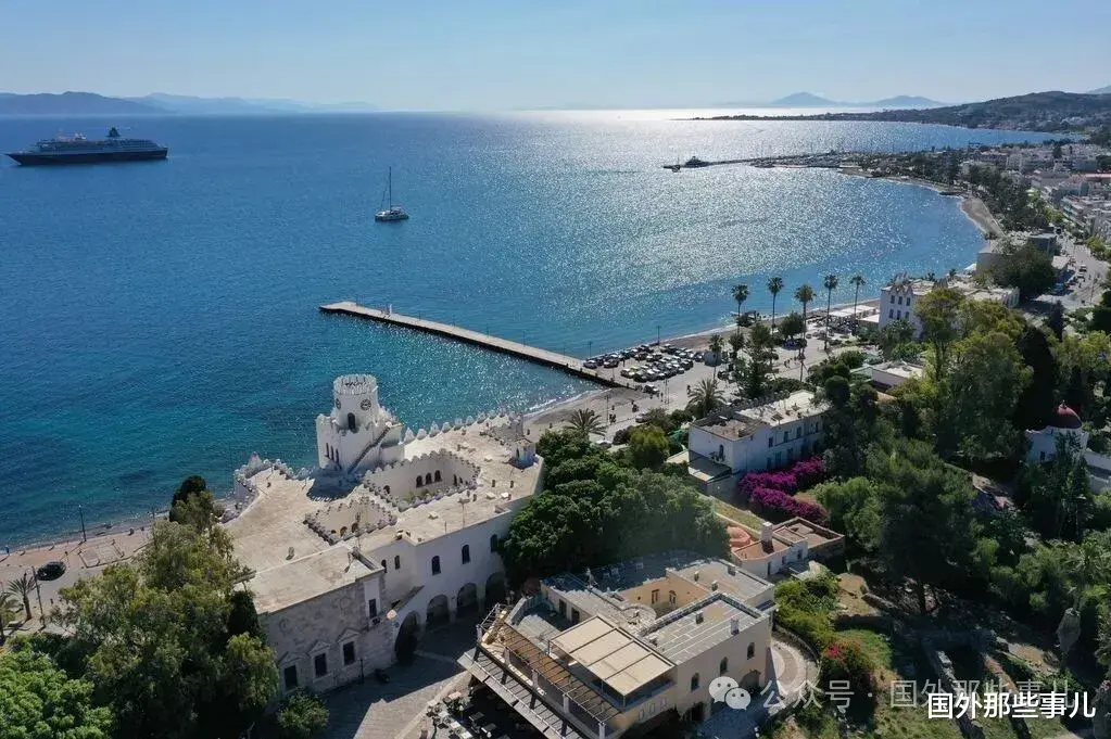 女子热门景点旅游喝醉酒，房间里遭到酒店员工性侵