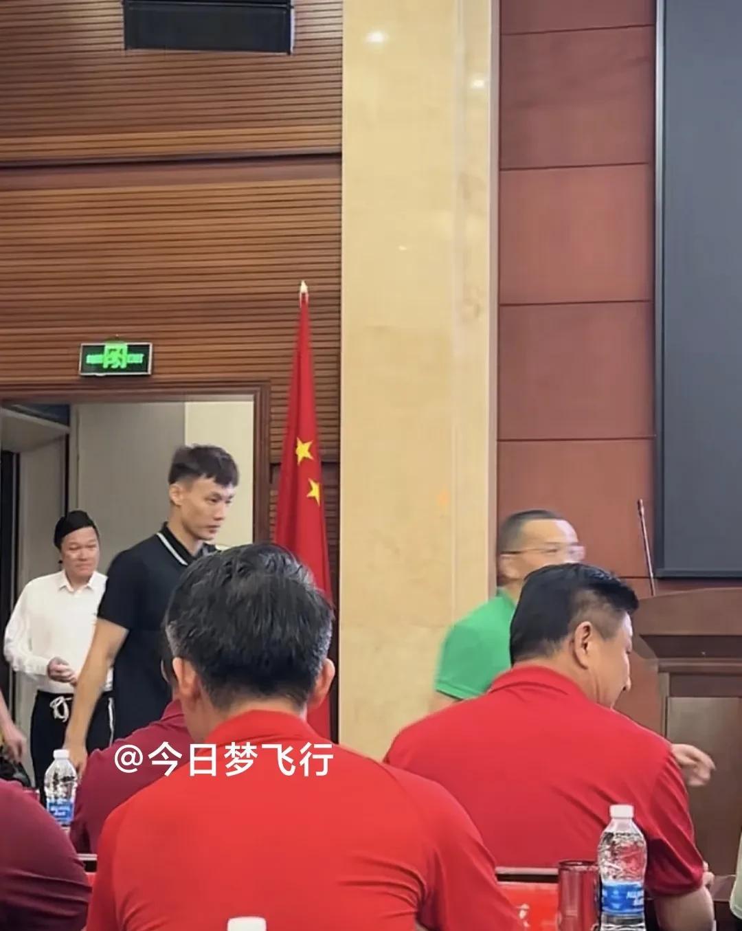 广东队球员徐杰今日回到家乡，当选为市篮协副会长！
今天（6月8日），正在广州二沙