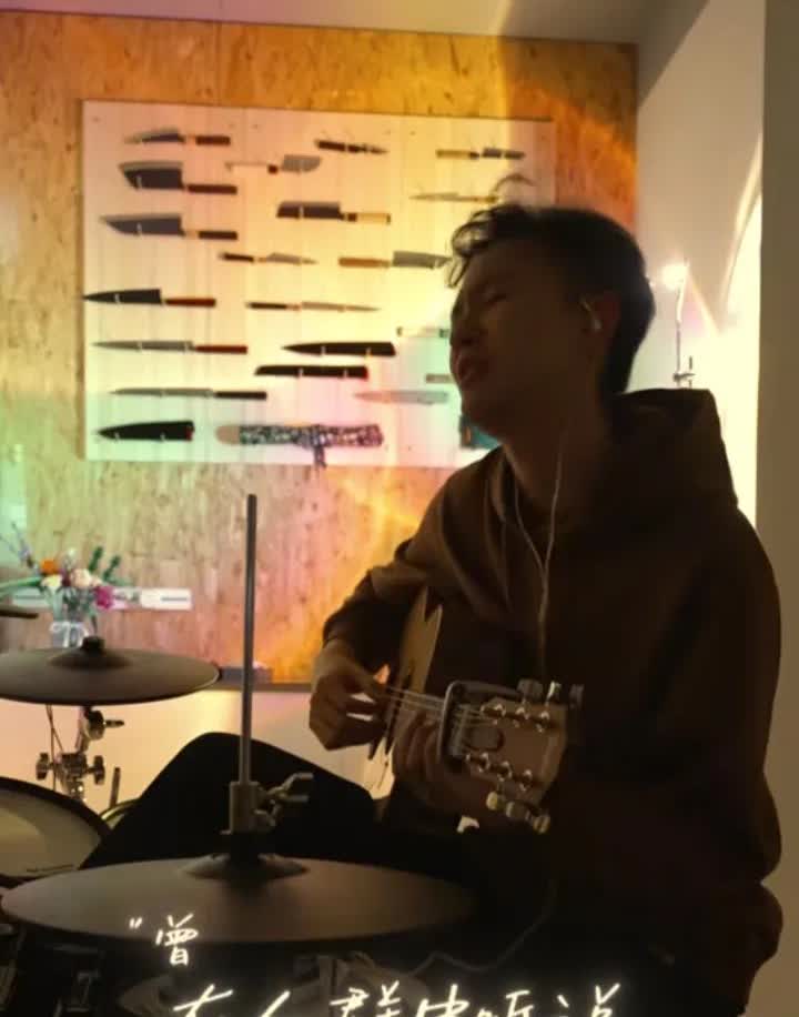 天啊，甄选的主播要不要那么卷啊，学霸海归也就算了，现在又来秀创作才艺了，难道准备