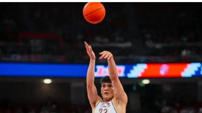 杨瀚森砍下近20分，新晋“CBA第一帅”首秀惊艳