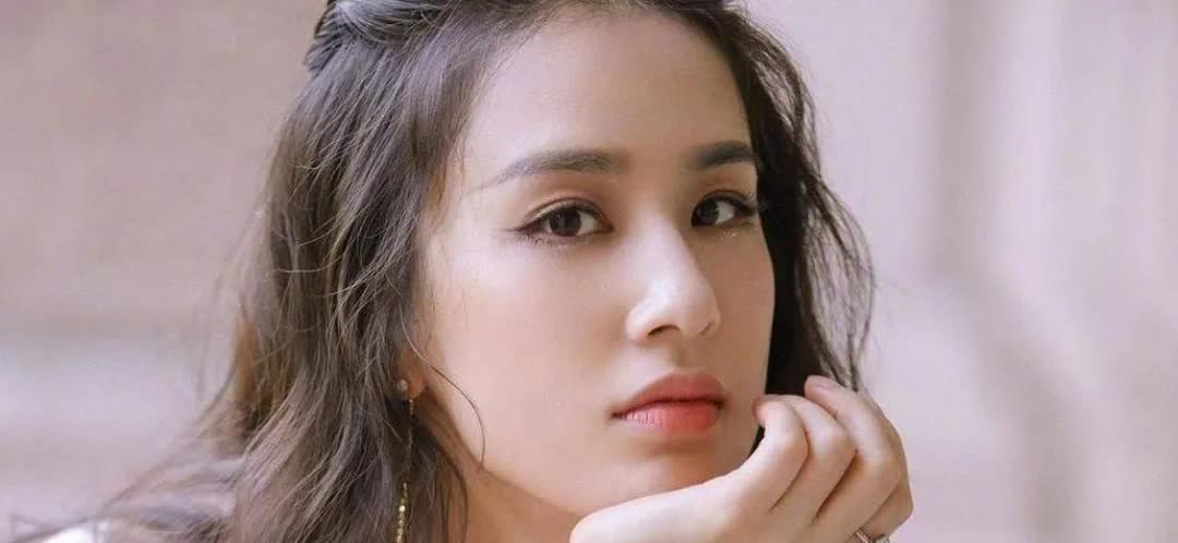 黄圣依嫁给杨子的原因终于找到了
还有什么说黄圣依不敢说的
她嫁给杨子，其实不